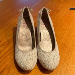 Jellypop ivory lace kitten heels